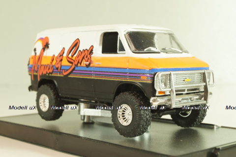 Chevrolet Van G10 1971, white/orange/black, 32500-R92, M2 1:64 