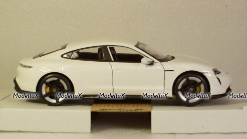 Porsche Taycan Turbo S, white, Burago 1:24