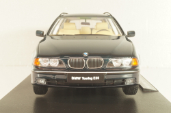 BMW 520i Serie (E39) Touring darkgreen-metallic, T9-1800391, Triple 9 1:18