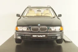 BMW 520i Serie (E39) Touring darkgreen-metallic, T9-1800391, Triple 9 1:18