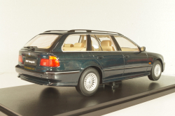 BMW 520i Serie (E39) Touring darkgreen-metallic, T9-1800391, Triple 9 1:18