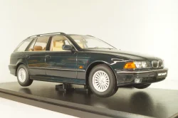 BMW 520i Serie (E39) Touring darkgreen-metallic, T9-1800391, Triple 9 1:18