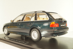 BMW 520i Serie (E39) Touring darkgreen-metallic, T9-1800391, Triple 9 1:18