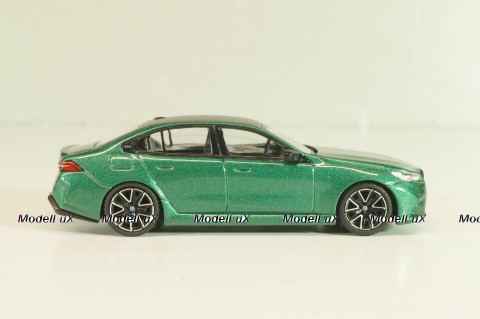 BMW M5 (G90) 2017 Isle of Man, green metallic, 01086-CH, MiniGT 1:64