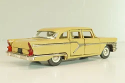 Газ-13 Чайка, бежевый, Тантал/Радон 1:43