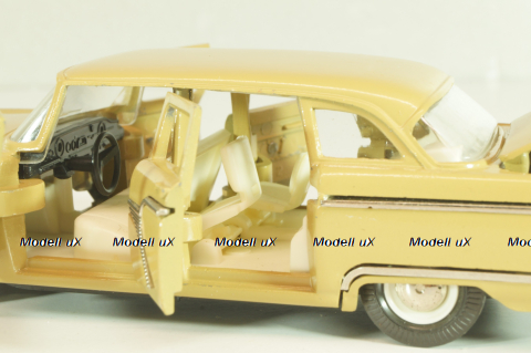 Газ-13 Чайка, бежевый, Тантал/Радон 1:43
