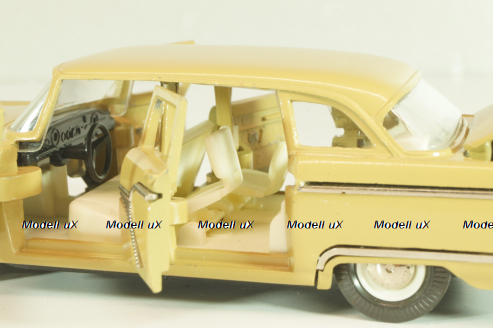 Газ-13 Чайка, бежевый, Тантал/Радон 1:43