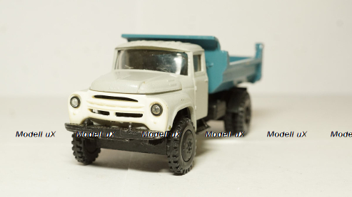 ВАЗ 2103 Жигули LADA 1972, T9-1800260, Triple9 1:18