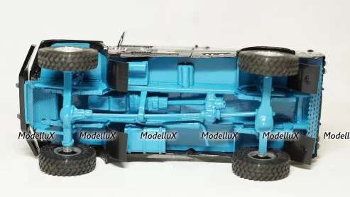 ВАЗ 2103 Жигули LADA 1972, T9-1800262, Triple9 1:18