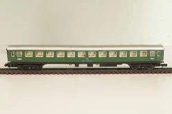 Вагон пассажирский 2-й класс, (number 61 80 20-80-017), 4-х осный, DB, Epoche IV (1970–1985) с освещением, зеленый, 3220, Arnold 1:160 (N)