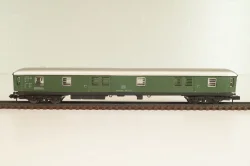 Вагон багажный, (number 60 80 92-40-211), 4-х осный, DB, Epoche IV (1970–1985) с освещением, зеленый, 0324, Arnold 1:160 (N) 