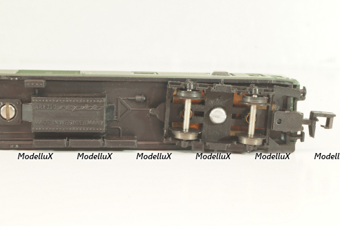 Вагон багажный, (number 60 80 92-40-211), 4-х осный, DB, Epoche IV (1970–1985) с освещением, зеленый, 0324, Arnold 1:160 (N) 