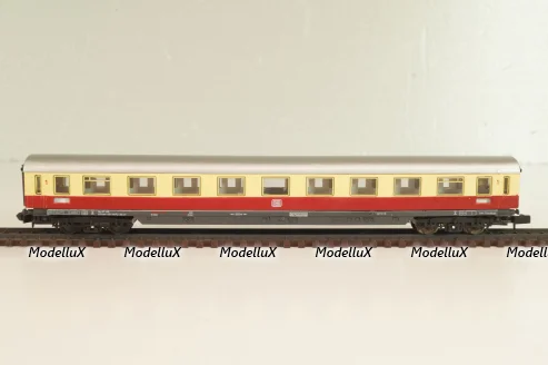 Вагон пассажирский 1-й клас, (number 104 21), 4-х осный, DB, Epoche IV (1970–1985) с освещением, бежевый/красный, 3810, Arnold 1:160 (N)