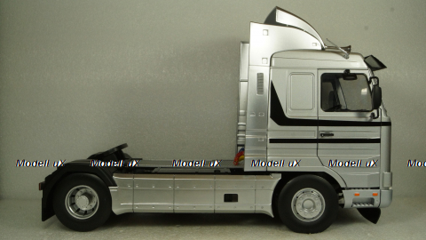 Scania 143 Streamlinie, silver/black 1995, RK180103, Road Kings 1:18