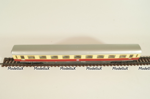 Вагон пассажирский 1-й клас, (number 104 21), 4-х осный, DB, Epoche IV (1970–1985) с освещением, бежевый/красный, 3810, Arnold 1:160 (N)