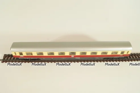 Вагон пассажирский 1-й клас, (number 104 21), 4-х осный, DB, Epoche IV (1970–1985) с освещением, бежевый/красный, 3810, Arnold 1:160 (N)