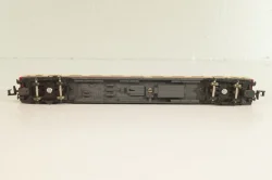 Вагон пассажирский 1-й клас, (number 104 21), 4-х осный, DB, Epoche IV (1970–1985) с освещением, бежевый/красный, 3810, Arnold 1:160 (N)