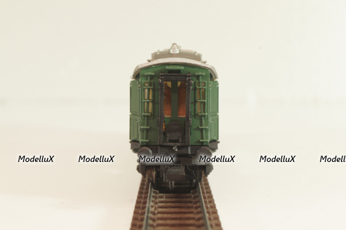 Вагон пассажирский, 3-класс (number 18432), 4-х осный, DR, Epoche II (1920 - 1950) с освещением, зеленый, 0339, Arnold 1:160 (N)