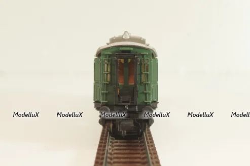 Вагон пассажирский, 3-класс (number 18432), 4-х осный, DR, Epoche II (1920 - 1950) с освещением, зеленый, 0339, Arnold 1:160 (N)