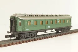 Вагон пассажирский, 3-класс (number 18432), 4-х осный, DR, Epoche II (1920 - 1950) с освещением, зеленый, 0339, Arnold 1:160 (N)