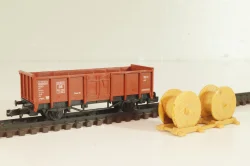 Вагон грузовой, открытый тип O mm 55 с грузом "кабельные катушки" (number 884 262), 2-х осный, DB, Epoche IV (1970–1985), коричневый, 8205, Fleischmann 1:160 (N)