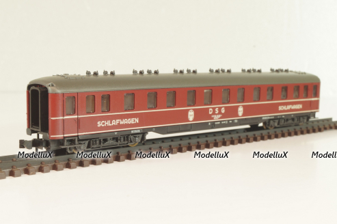 Вагон спальный (number 50 80 06-56 070-1), 4-х осный, DSG, Epoche IV (1970–1985) с освещением, красный, 02269A , Roco 1:160 (N)