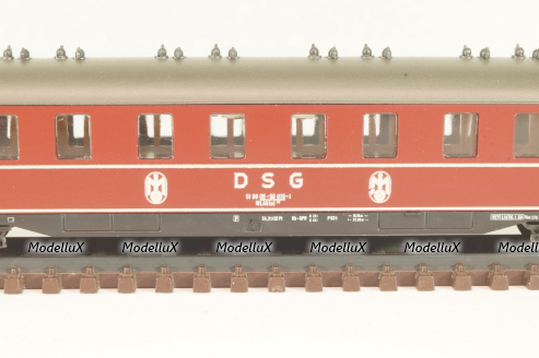 Вагон спальный (number 50 80 06-56 070-1), 4-х осный, DSG, Epoche IV (1970–1985) с освещением, красный, 02269A , Roco 1:160 (N)