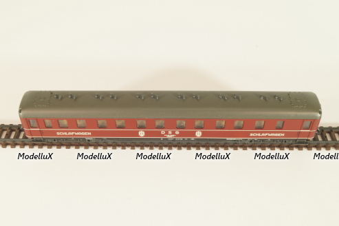 Вагон спальный (number 50 80 06-56 070-1), 4-х осный, DSG, Epoche IV (1970–1985) с освещением, красный, 02269A , Roco 1:160 (N)