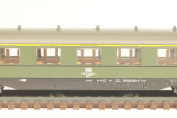 Вагон пассажирский, 1-класс (number 51 80 17-40 026-9), 4-х осный, DB, Epoche IV (1970–1985) с освещением, зеленый, 24236, Roco 1:160 (N)