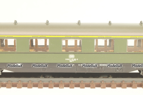 Вагон пассажирский, 1-класс (number 51 80 17-40 026-9), 4-х осный, DB, Epoche IV (1970–1985) с освещением, зеленый, 24236, Roco 1:160 (N)
