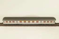 Вагон пассажирский (number 50 80 31-45300-6), 4-х осный, DB, Epoche III (1949 - 1970) серебристый, 40641, Piko 1:160 (N)