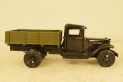 ГАЗ-АА, в боксе, з-д Арсенал, г.Ленинград 1:43