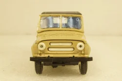 Уаз-469 А34, бежевый,Тантал/Радон 1:43