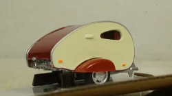 Caravan I burgundy / creamy white, Cararama 1:43