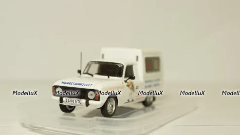 Renault Juvaquatre Advertising Van Latapie orange / blue, Hachette 1:43
