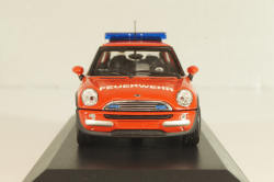 Mini Cooper One (R52) fire engine Munchen 2001, red, 431138190, Minichamps 1:43