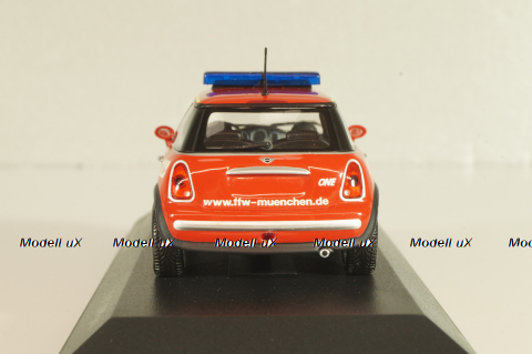 Mini Cooper One (R52) fire engine Munchen 2001, red, 431138190, Minichamps 1:43