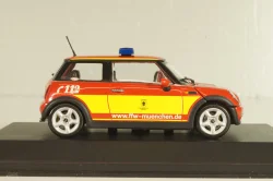 Mini Cooper One (R52) fire engine Munchen 2001, red, 431138190, Minichamps 1:43