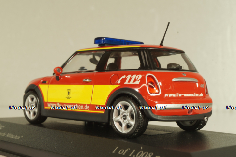 Mini Cooper One (R52) fire engine Munchen 2001, red, 431138190, Minichamps 1:43