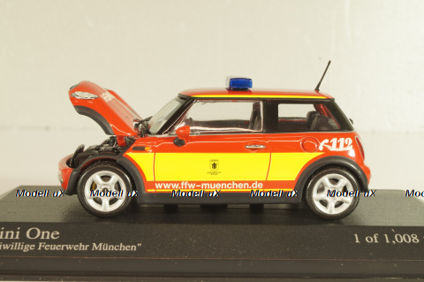 Mini Cooper One (R52) fire engine Munchen 2001, red, 431138190, Minichamps 1:43