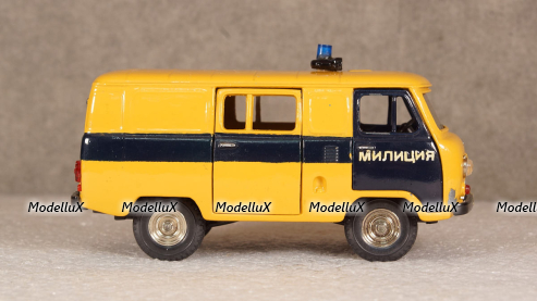 Mercedes 1844 S седельный тягач с контейнеровозом и циcтерной-контейнером, B66000159, NZG 1:43