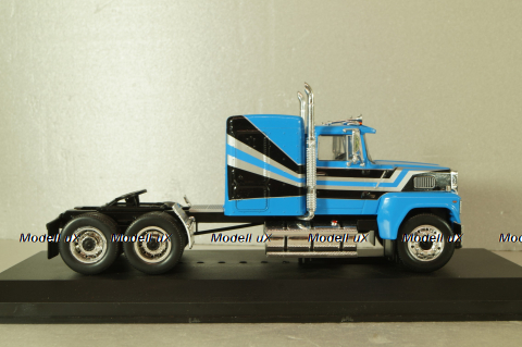 Ford LTL-9000 tractor 1978, blue with black strips, TR023, IXO 1:43