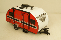 Прицеп Winnebago 1710 Winnie Drop Roulotte 2016, 18450B, Greenlight 1:24