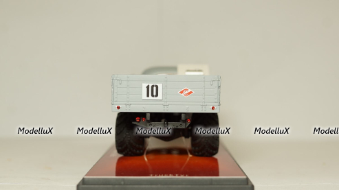 Red Bull Racing Cosworth RB1  C. Klien, Minichamps 1:43