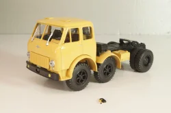 МАЗ-520 тягач, бежевый, Легендарные Грузовики СССР №29, 1:43 Уценка!