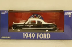 Ford 49 Cleveland Police 1949, black/white, 86635, Greenlight 1:43