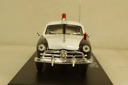 Ford 49 Cleveland Police 1949, black/white, 86635, Greenlight 1:43
