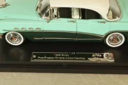 Buick Roadmaster Riviera hardtop, 4 doors, green/white, GFCC 1:43