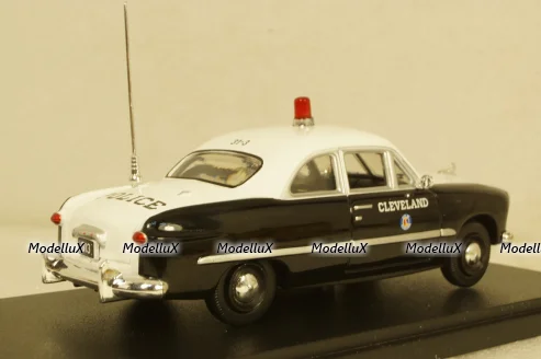 Ford 49 Cleveland Police 1949, black/white, 86635, Greenlight 1:43