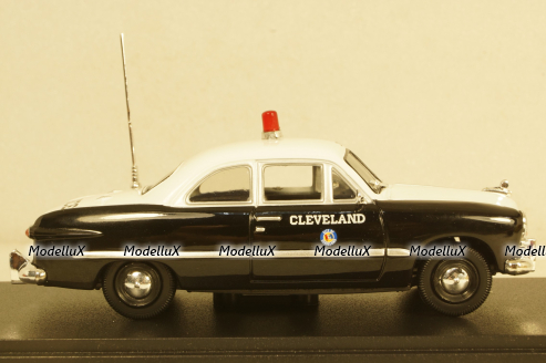 Ford 49 Cleveland Police 1949, black/white, 86635, Greenlight 1:43